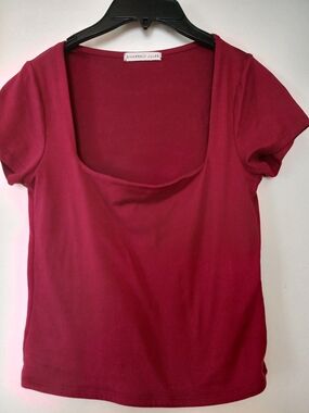 Sincerely Jules Scoop Neck Short Sleeve Top - Wine